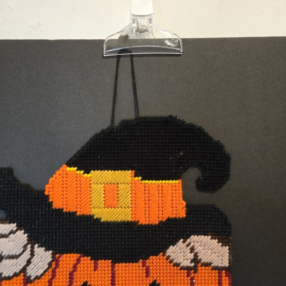 HandmadeVintage Happy Hallowen Jack O' Lantern Witch Mesh Hanging Sign 10"×15" - Picture 5 of 14